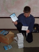 Андрей Степанов с новыми лицензионными дисками, готовится к презентации...